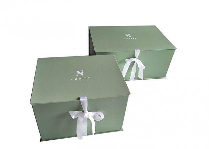 Contenitore di regalo di carta pieghevole verde chiaro accatastabile per i presente d'imballaggio dei vestiti