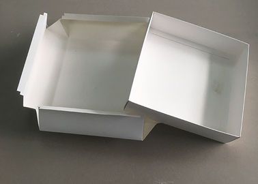 Porcellana Quadrato rigido bianco della cima del coperchio dell&#039;imballaggio del cappello della scatola di carta del regalo del cartone pieghevole fabbrica