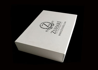 Porcellana Dimensione piegante piana di personalizzazione dei contenitori di regalo del magnete per l&#039;imballaggio dei vestiti fabbrica