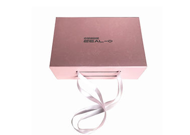 Porcellana Colore rosa piegante di goffratura Rosa dei contenitori di regalo di logo per l&#039;imballaggio dell&#039;abbigliamento fabbrica