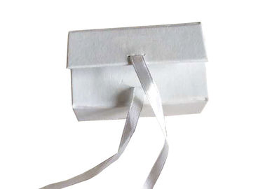 Porcellana Collana leggera dell&#039;imballaggio del contenitore di regalo della carta dei gioielli con il logo di timbratura caldo fabbrica