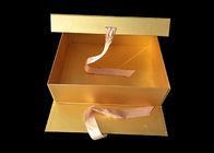 Carta dorata che piega duro i contenitori di regalo d'imballaggio magnetici per le parrucche dei capelli fornitore