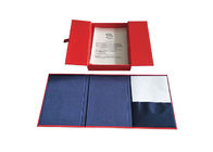 Contenitore a forma di libro rosso superiore di cappuccio, scatola magnetica della falda con nastro adesivo del raso di larghezza di 2cm fornitore