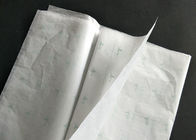 Scritto tipografico bianco della carta da imballaggio del tessuto, imballaggio del regalo della carta da imballaggio del fiore fornitore