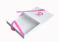 Scatola d'imballaggio piegante del sottopiede lucido bianco dei contenitori di regalo della chiusura del nastro per le donne fornitore