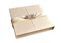 I contenitori di regalo decorativi dell'invito di nozze 2 lati aperti progettano con il nastro fornitore