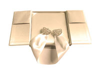 I contenitori di regalo decorativi dell'invito di nozze 2 lati aperti progettano con il nastro fornitore