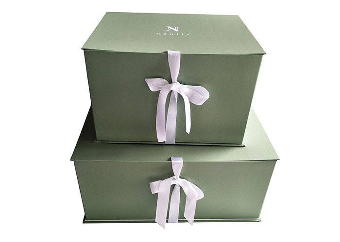 Contenitore di regalo di carta pieghevole verde chiaro accatastabile per i presente d'imballaggio dei vestiti fornitore
