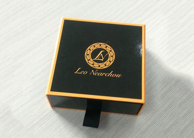 Porcellana Contenitore di regalo della carta dell&#039;orlo della scatola dei colori di oro con la timbratura calda della laminazione lucida fabbrica
